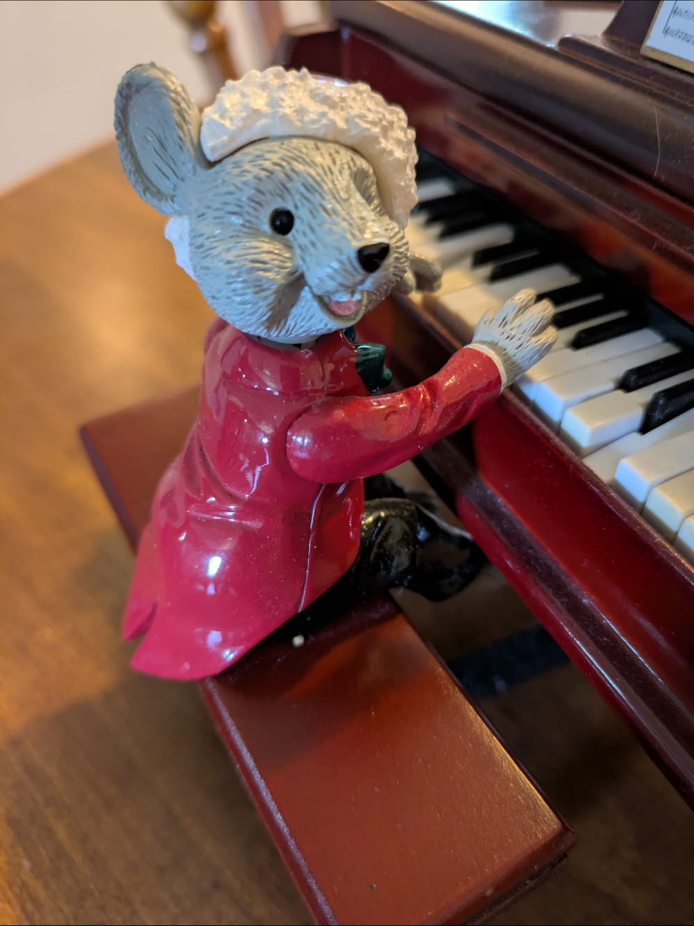 Mr Christmas Magical Maestro Mouse With Grand Piano That Plays 12 Songs